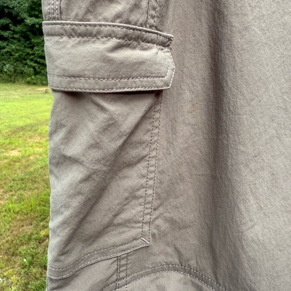 The North Face Women’s Tan Convertible Cargo Pants Size 14 - Picture 3 of 12